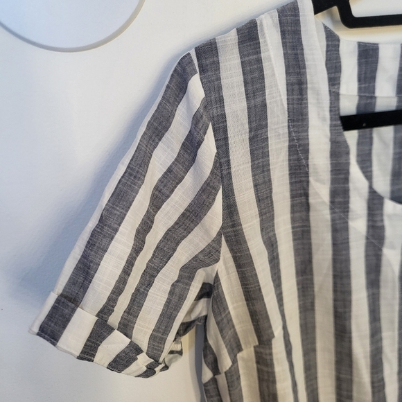 EUC Ann Taylor Loft Beach Striped Romper Navy White Cotton Size 4 - Picture 3 of 12